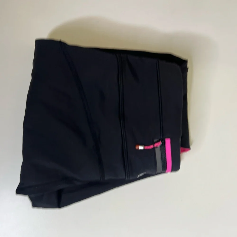 Lululemon Run: Pace Tight
Pinkelicious / Black / Parfait Pink - Size 6 - Picture 15 of 15